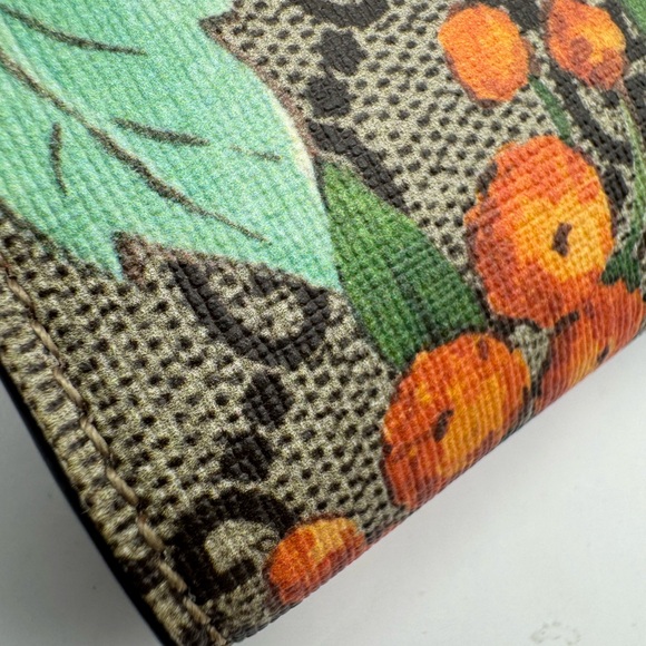 Gucci GG Supreme Tian Cluth - Picture 6 of 10